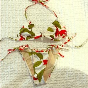 Vida size small.  Excellent condition.